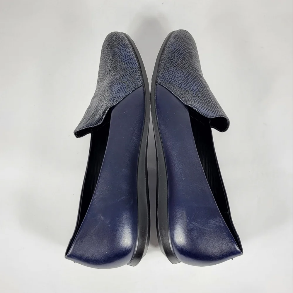 Ecco Women's Shimmering Navy Loafers #755 Size EU 40 (US 9-9.5)